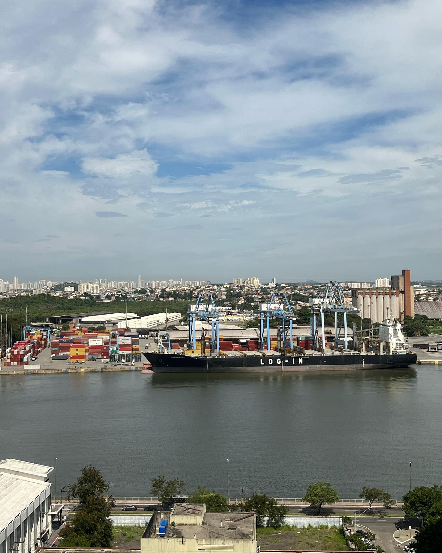 Vista da Rio Doce Assessoria Internacional.
Localização privilegiada, próxima ao principais players do comércio internacional.. #comex #export #import #sindiex #naturalstone