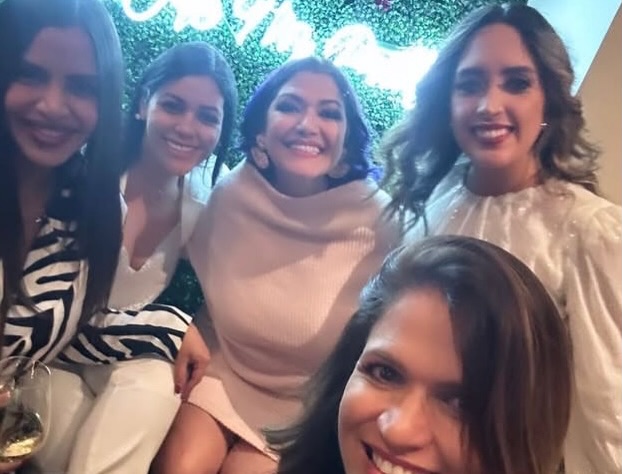 A veces desearía tener un botón para rebobinar y revivir momentos así. ✨ ¡Qué buenos recuerdos en alianza! ❤️ #TBT #Memorias #BuenosTiempos